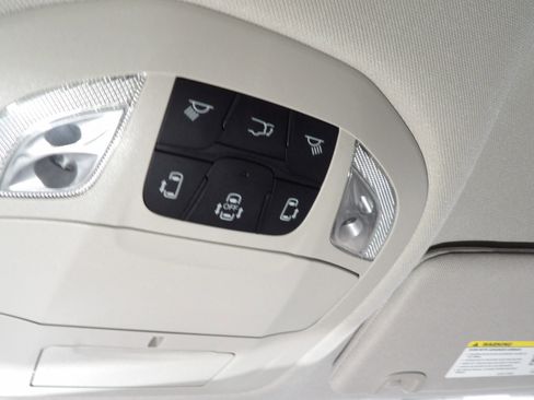Used 2024 Chrysler Pacifica Limited FWD image 27