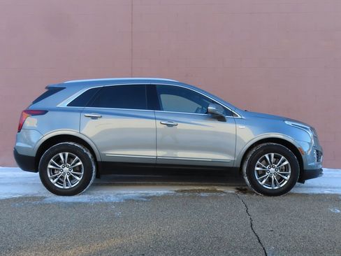Used 2023 Cadillac XT5 Premium Luxury w/ Technology Package image 2