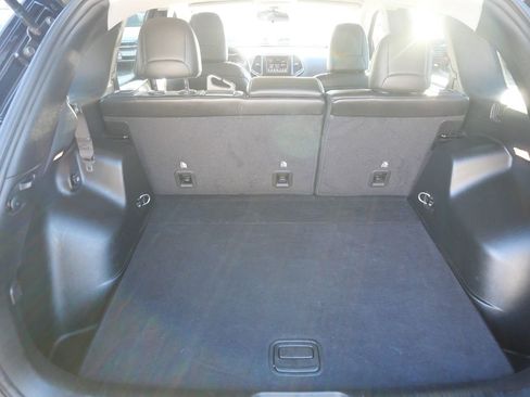 Used 2019 Jeep Cherokee Latitude Plus w/ Cold Weather Group image 23