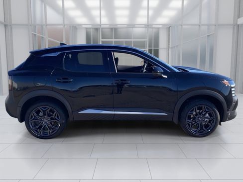 New 2026 Nissan Kicks SR FWD image 7