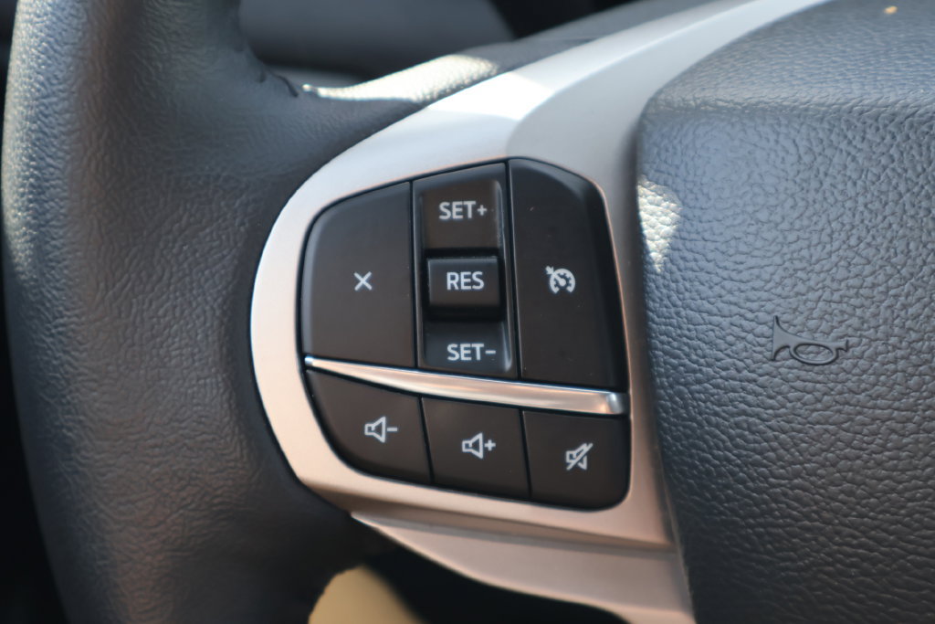 Used 2023 Ford Explorer XLT w/ Equipment Group 202A AWD/4WD image 8