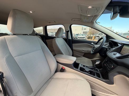 Used 2019 Ford Escape SE image 19