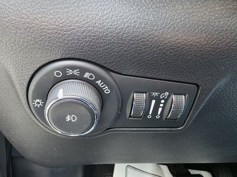 Used 2025 Jeep Compass Trailhawk AWD/4WD image 10