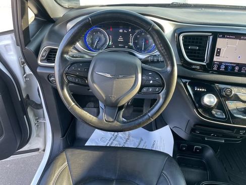 Used 2020 Chrysler Pacifica Touring-L Plus FWD image 23
