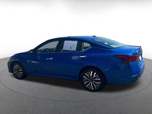 Used 2025 Nissan Altima 2.5 SV image 9