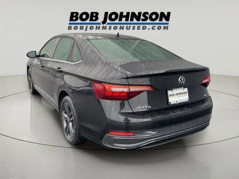 Used 2022 Volkswagen Jetta SE w/ Panoramic Sunroof Package FWD image 5