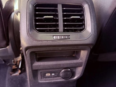 Used 2021 Volkswagen Tiguan SE image 14