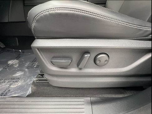 Used 2026 Nissan Armada SL w/ Captain's Chari Seat Package RWD image 23