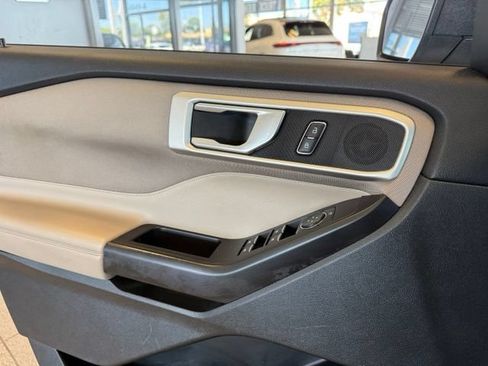 Used 2020 Ford Explorer XLT AWD/4WD image 19