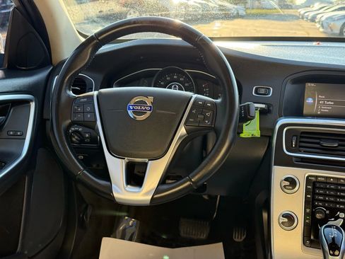 Used 2018 Volvo S60 T5 Dynamic image 30