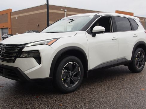 Used 2026 Nissan Rogue SV FWD image 3