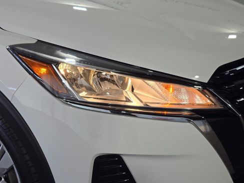 Used 2021 Nissan Kicks S image 5