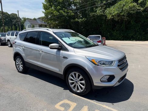 Used 2017 Ford Escape Titanium FWD image 3