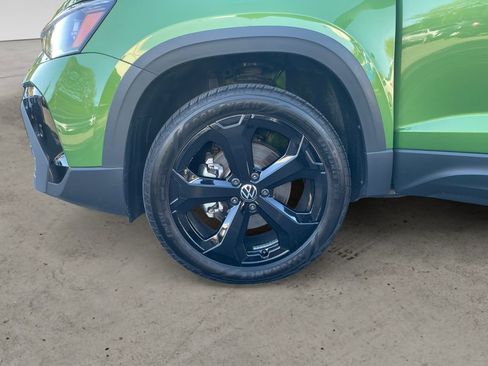 Certified 2025 Volkswagen Taos SE image 14