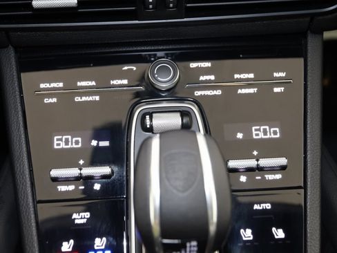 Used 2023 Porsche Cayenne Coupe image 57