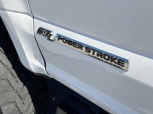 Used 2022 Ford F250 Lariat w/ Black Appearance Package image 11