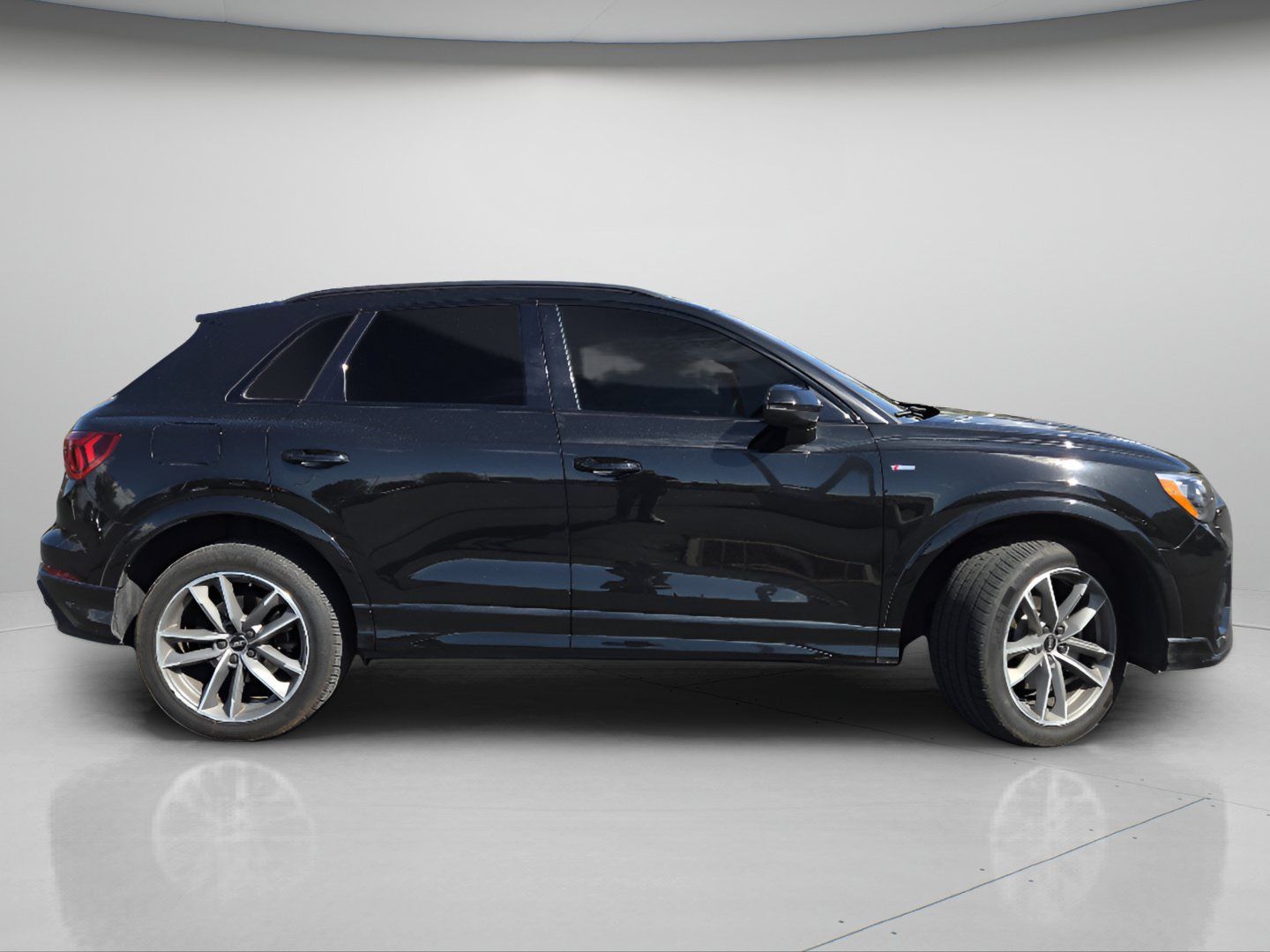 Used 2022 Audi Q3 2.0T Premium w/ Black Optic Sport Package AWD/4WD image 24
