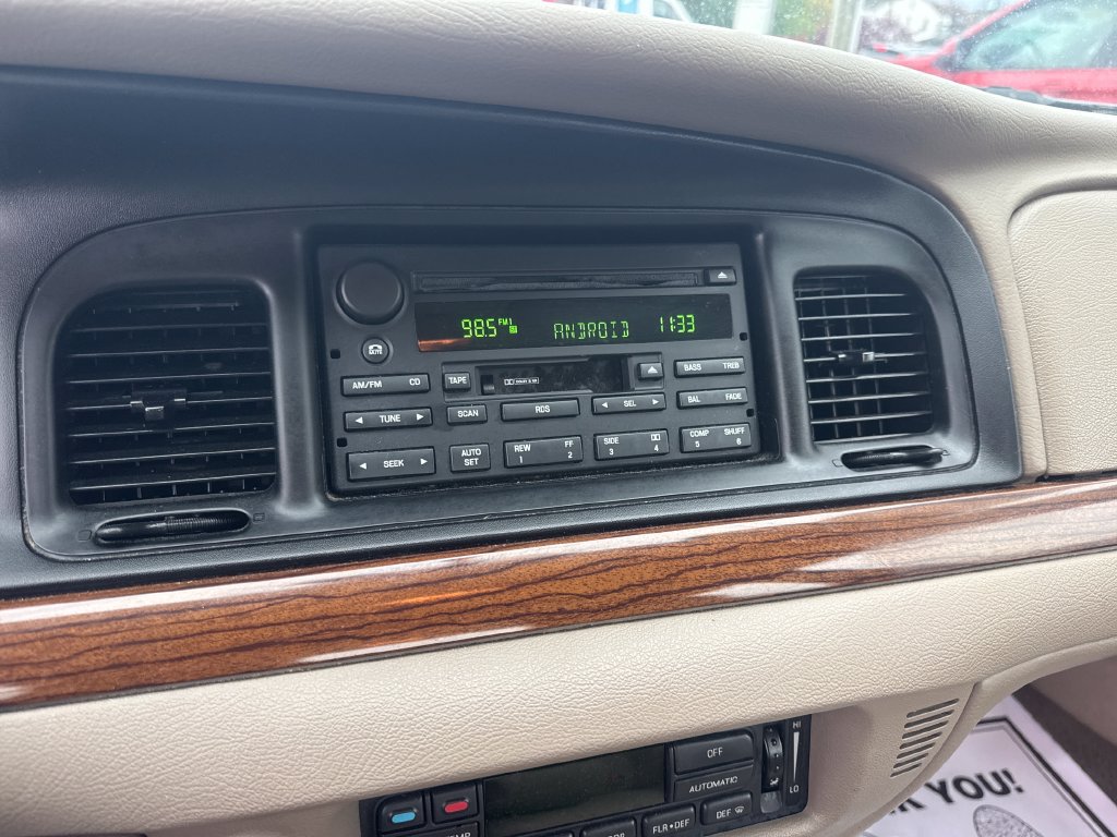 Used 2005 Ford Crown Victoria LX RWD image 21
