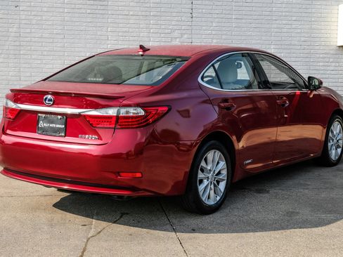 Used 2014 Lexus ES 300h w/ Luxury Package w/Bamboo Trim FWD image 8
