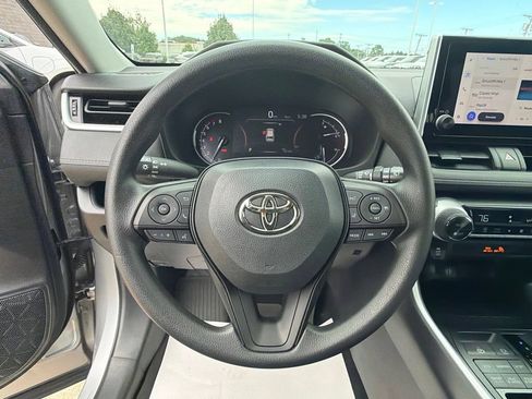 Used 2024 Toyota RAV4 XLE AWD/4WD image 13