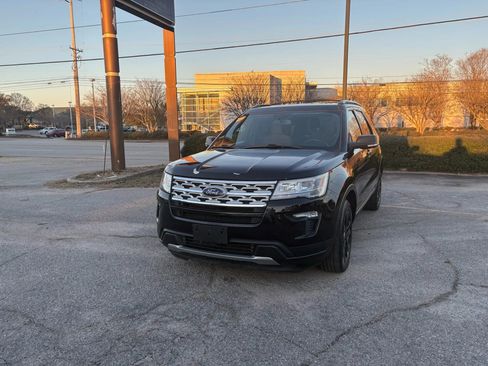 Used 2019 Ford Explorer XLT w/ Equipment Group 201A image 5