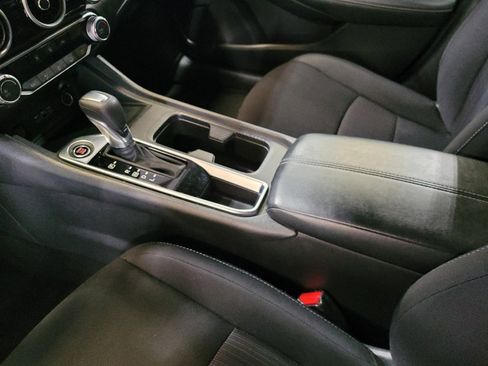 Used 2025 Nissan Sentra SV FWD image 26