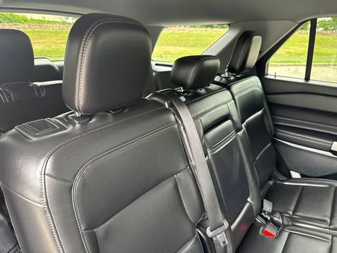 Used 2023 Ford Explorer XLT w/ Equipment Group 202A AWD/4WD image 34