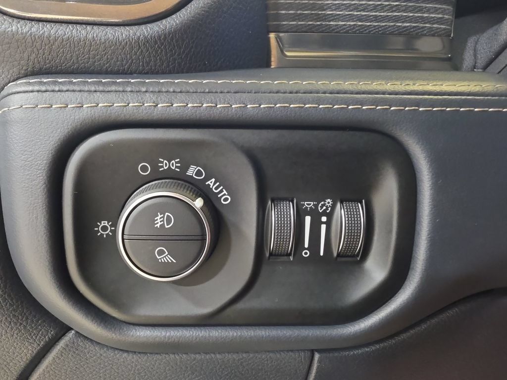 Used 2020 RAM 2500 Limited AWD/4WD image 23