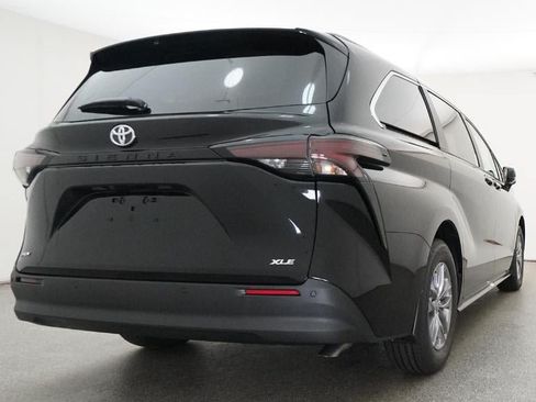 New 2026 Toyota Sienna XLE FWD image 24