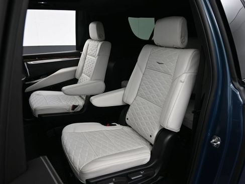 Used 2025 Cadillac Escalade ESV Sport Platinum AWD/4WD image 27
