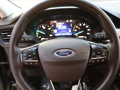 Used 2021 Ford Escape SE w/ SE Sport Appearance Package image 25