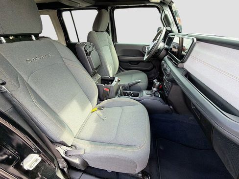 Used 2024 Jeep Wrangler Sahara image 15