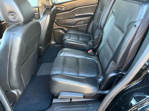 Used 2018 GMC Acadia SLT image 31