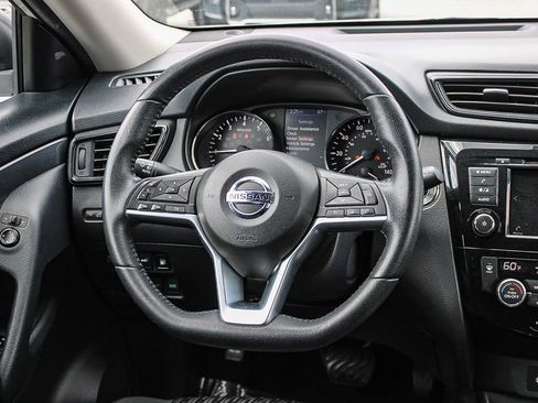 Used 2020 Nissan Rogue SV FWD image 16