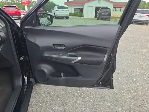 Used 2023 Nissan Kicks SV w/ Interior Electronics Package FWD image 41