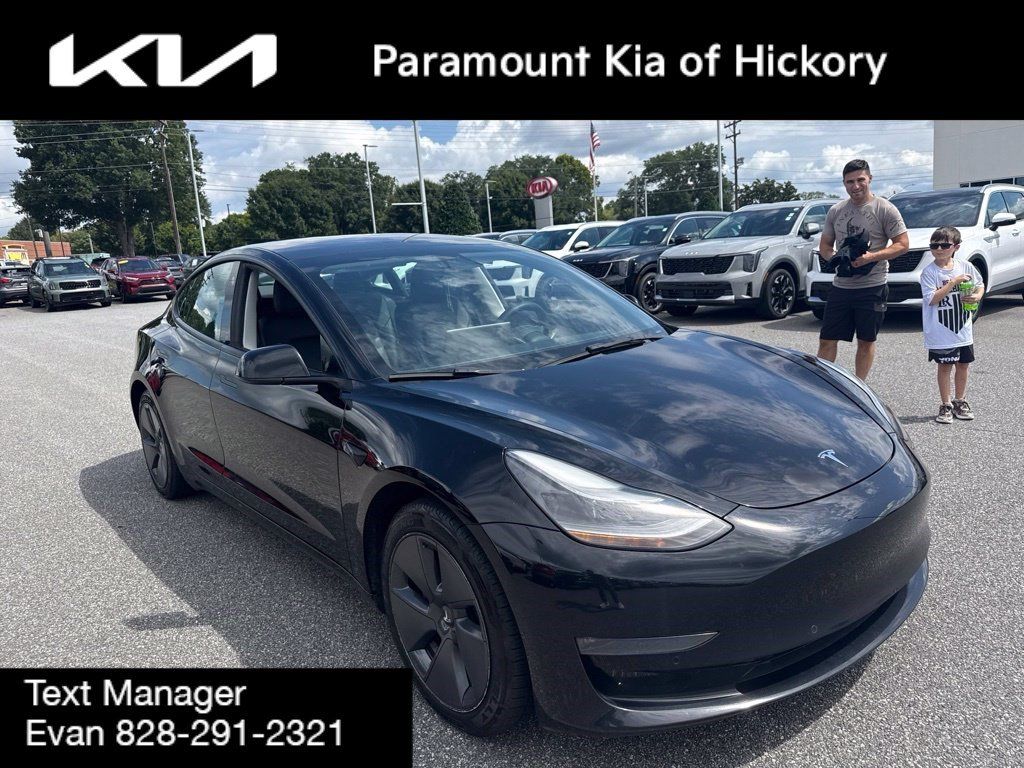Used 2022 Tesla Model 3 Long Range AWD/4WD image 4