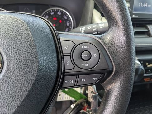 Used 2021 Toyota RAV4 LE AWD/4WD image 31
