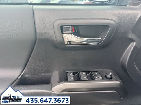 Used 2023 Toyota Tacoma TRD Sport image 9