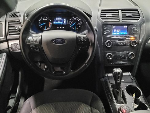 Used 2018 Ford Explorer XLT image 22