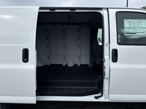New 2026 GMC Savana 2500 w/ Driver Convenience Package RWD image 26