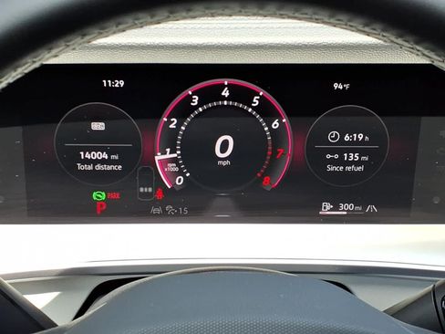 Used 2025 Volkswagen Tiguan SE AWD/4WD image 19