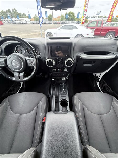 Used 2018 Jeep Wrangler Unlimited Sahara AWD/4WD image 29