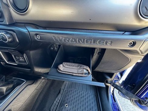 Used 2018 Jeep Wrangler Sport AWD/4WD image 28