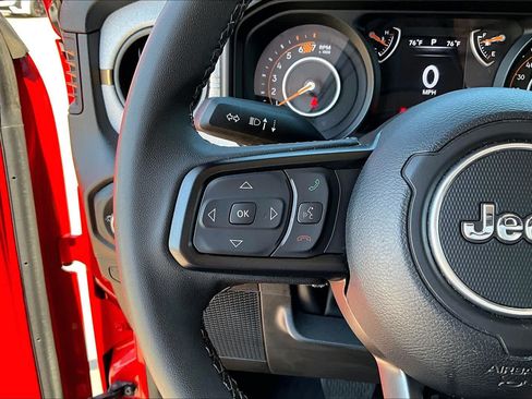 Used 2025 Jeep Wrangler Unlimited Sport AWD/4WD image 18
