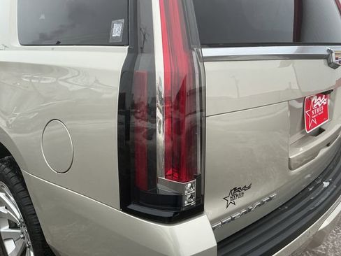 Used 2017 Cadillac Escalade Premium Luxury image 24