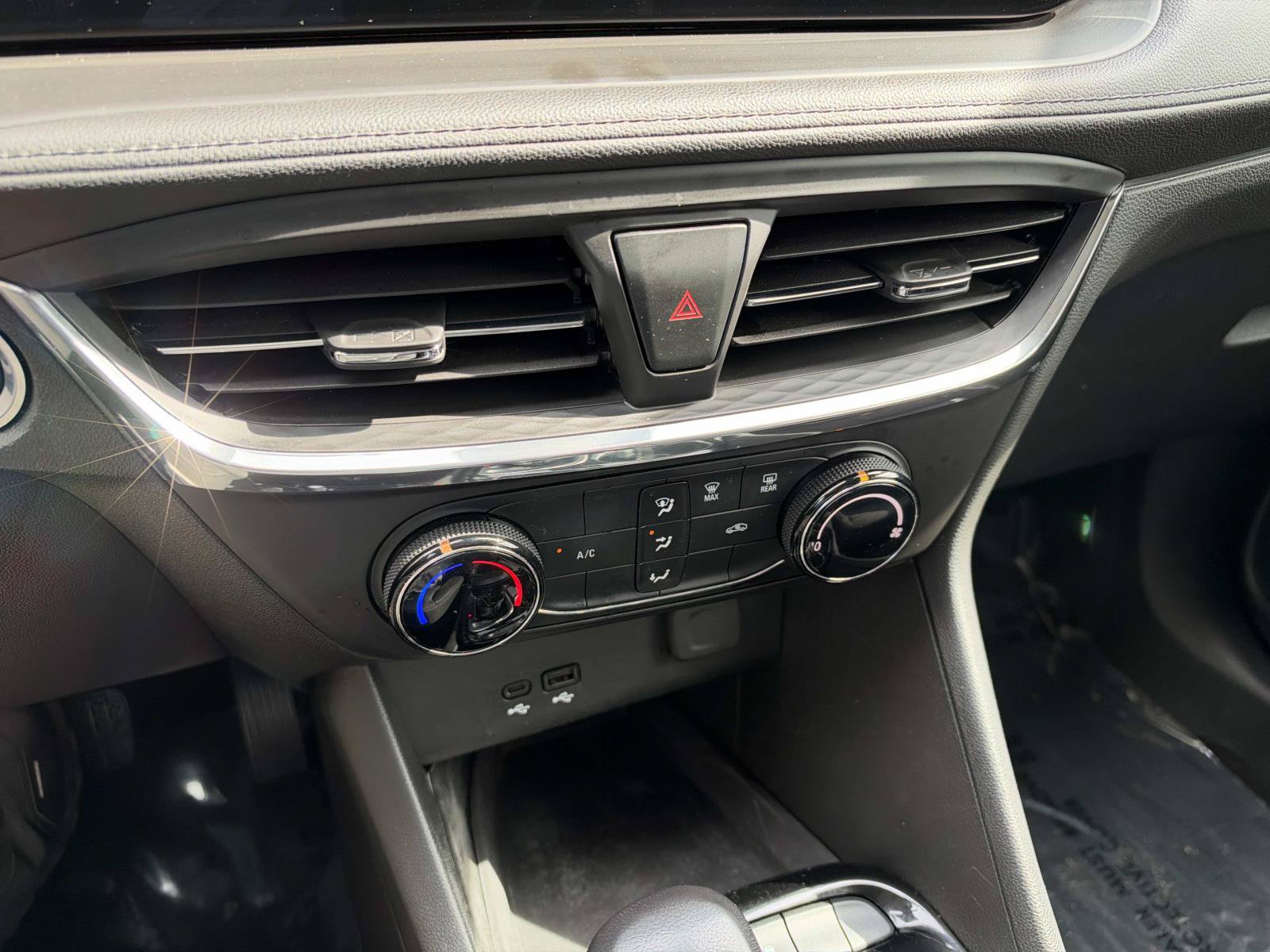Used 2024 Buick Encore GX Preferred FWD image 21