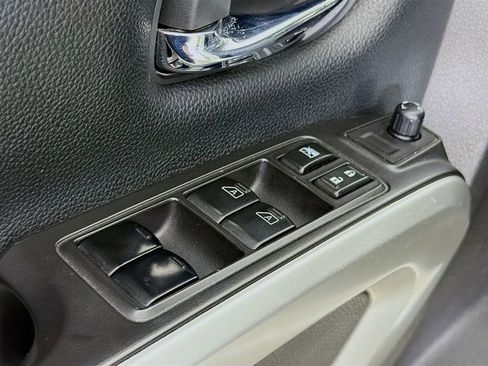 Used 2021 Nissan Titan SV w/ SV Convenience Package image 21