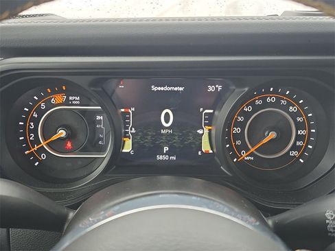 Used 2024 Jeep Wrangler Sahara image 12