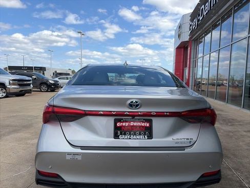 Used 2021 Toyota Avalon Limited w/ Advanced Safety Package image 3