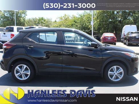Used 2022 Nissan Kicks S FWD image 6